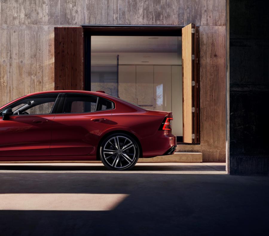  Volvo S60 T6 R-Design 2018 года  (WW) (фото 7 из 63)